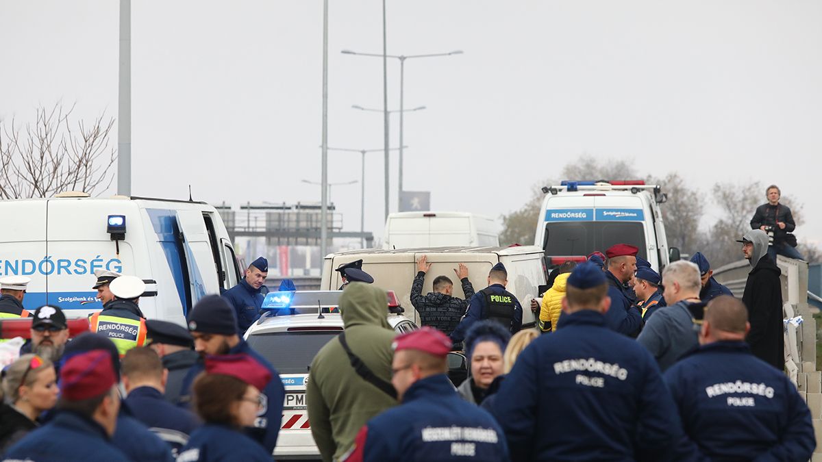 Drámai részletek: rendőrökre és ártatlan emberekre lőttek Budapesten az embercsempészek, akik migránsokat rejtegettek