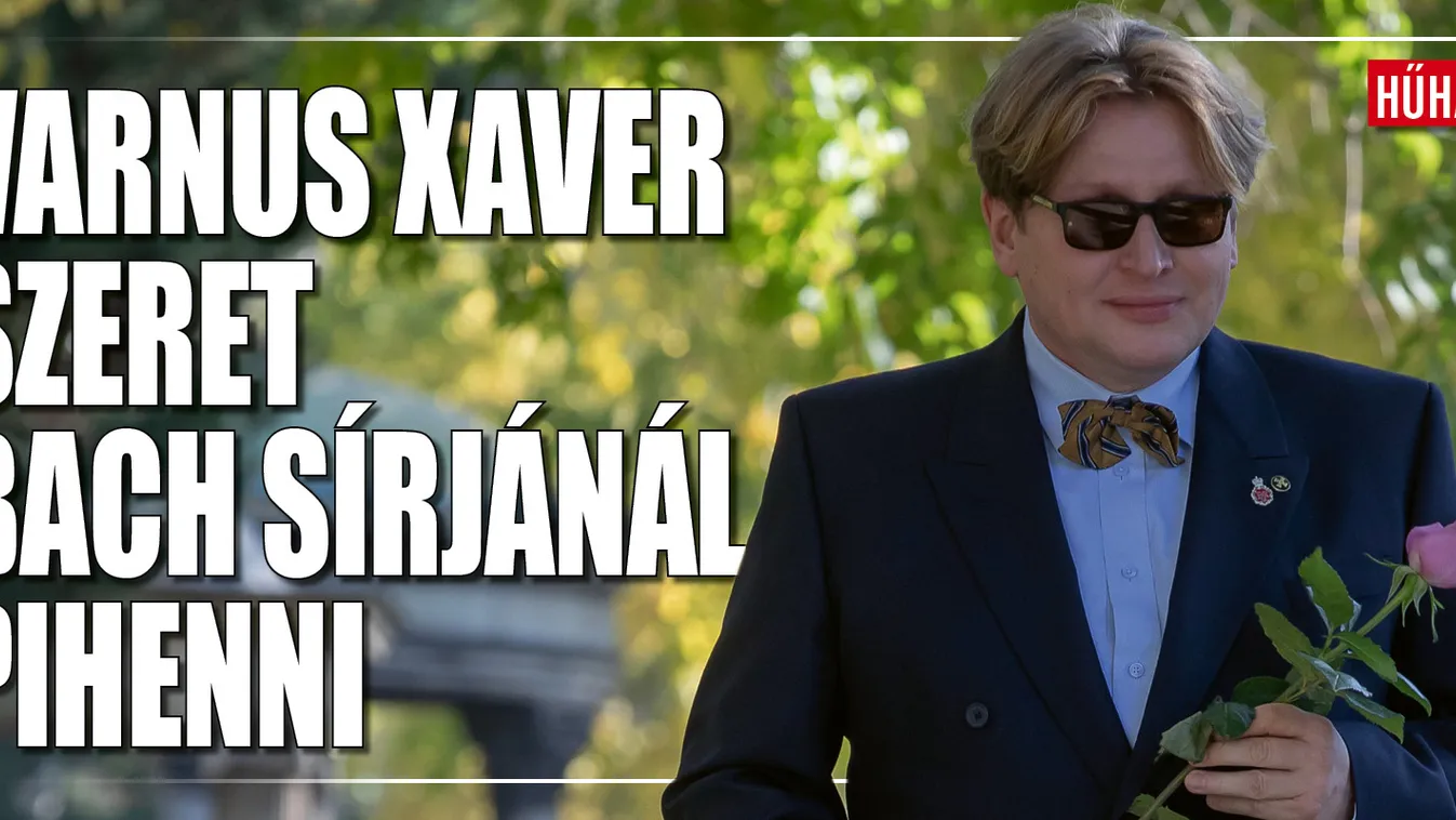 Példaképe sírja mellett szundikál a zenész