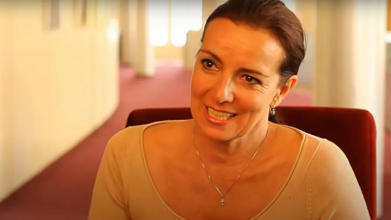 Örökbe fogadott egy kislányt a magyar színésznő