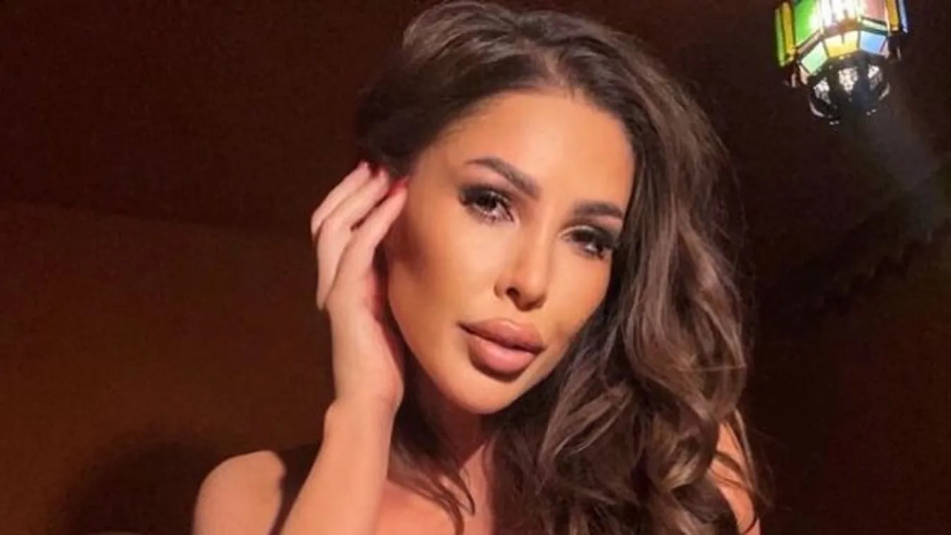  Bikiniben mutatta meg hasát a várandós magyar sztár