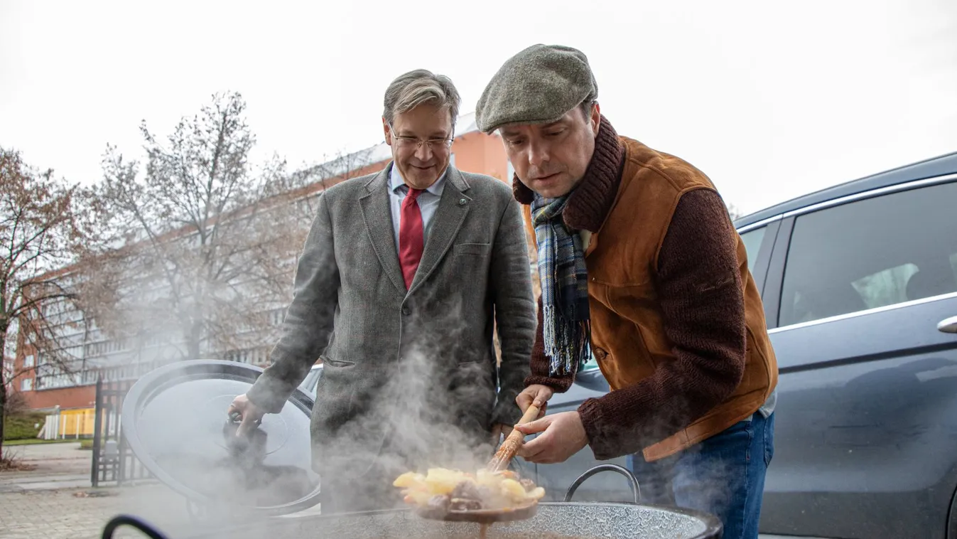  Rászorulókat látott vendégül a Magyar Parlamenti Imacsoport