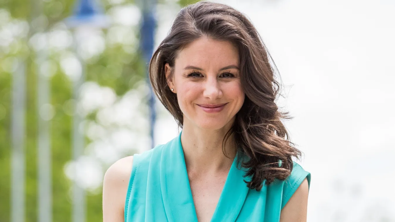 Így még nem láthattuk: Fehérneműre vetkőzött a színésznő