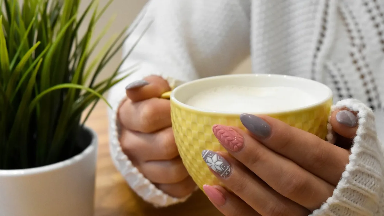 Karácsonyi körmök 2022: a hagyományostól az extrémig