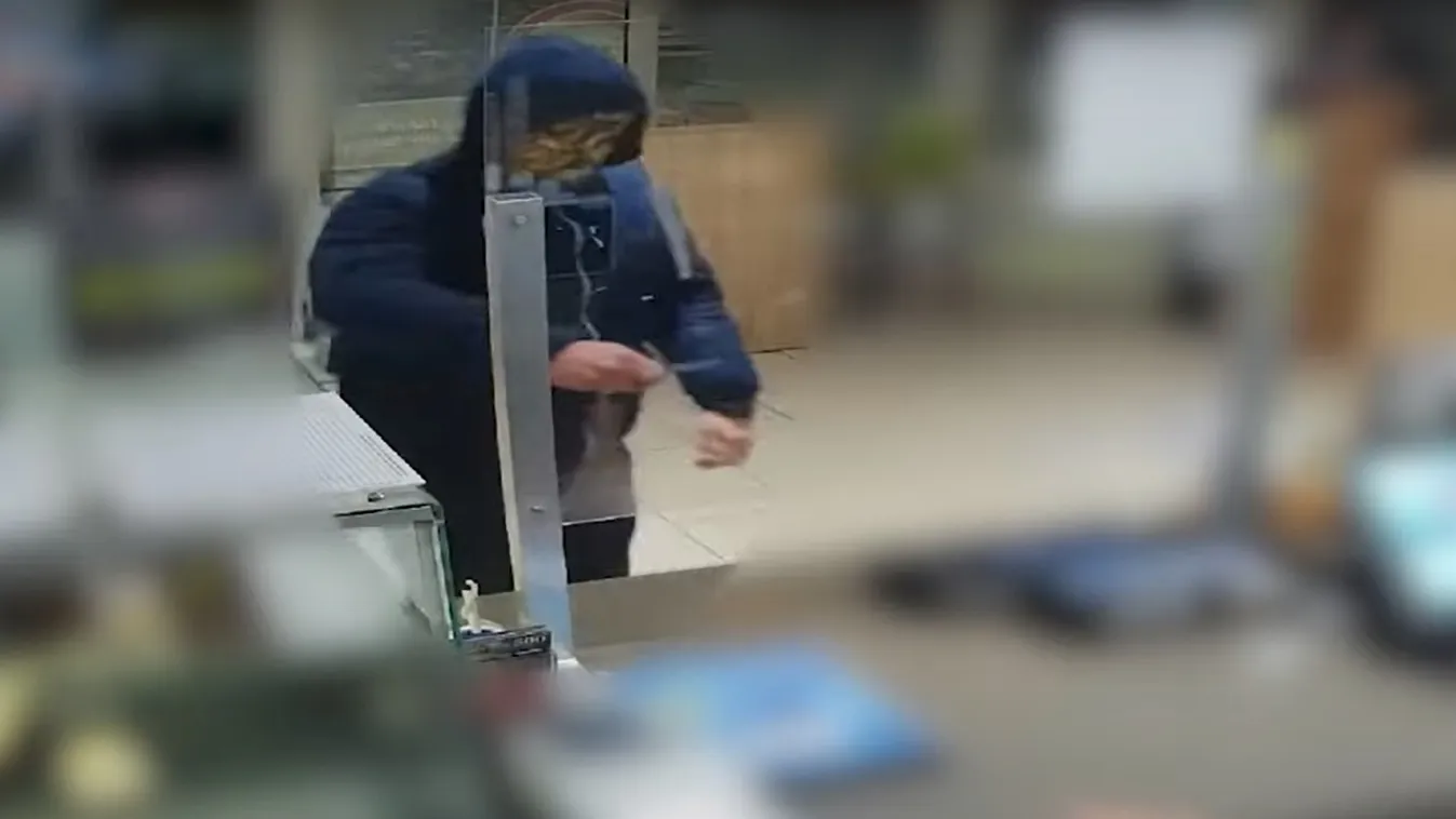 Megfagyott a levegő egy budai benzinkúton - Videó