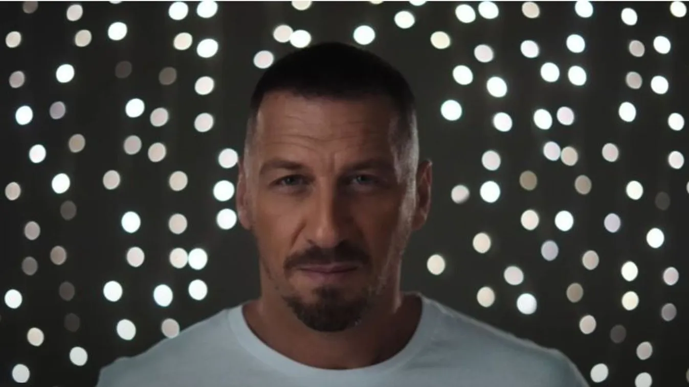 Vastag Csaba dalban üzent: Révbe ért...