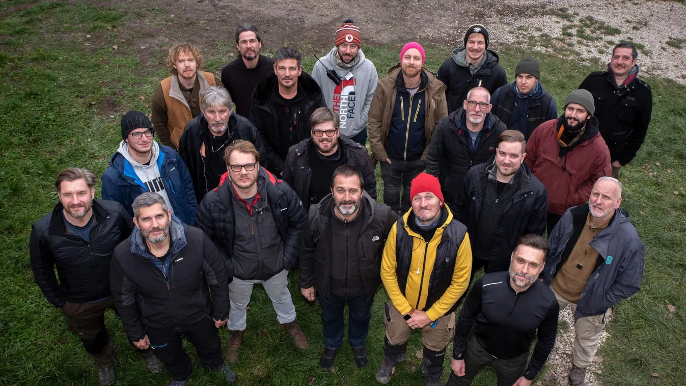 Megdöbbentő fotó került elő az új magyar sorozat sztárjairól