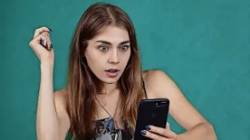 Itt a videó, amelyik bebizonyítja: A hülyeség igenis fáj