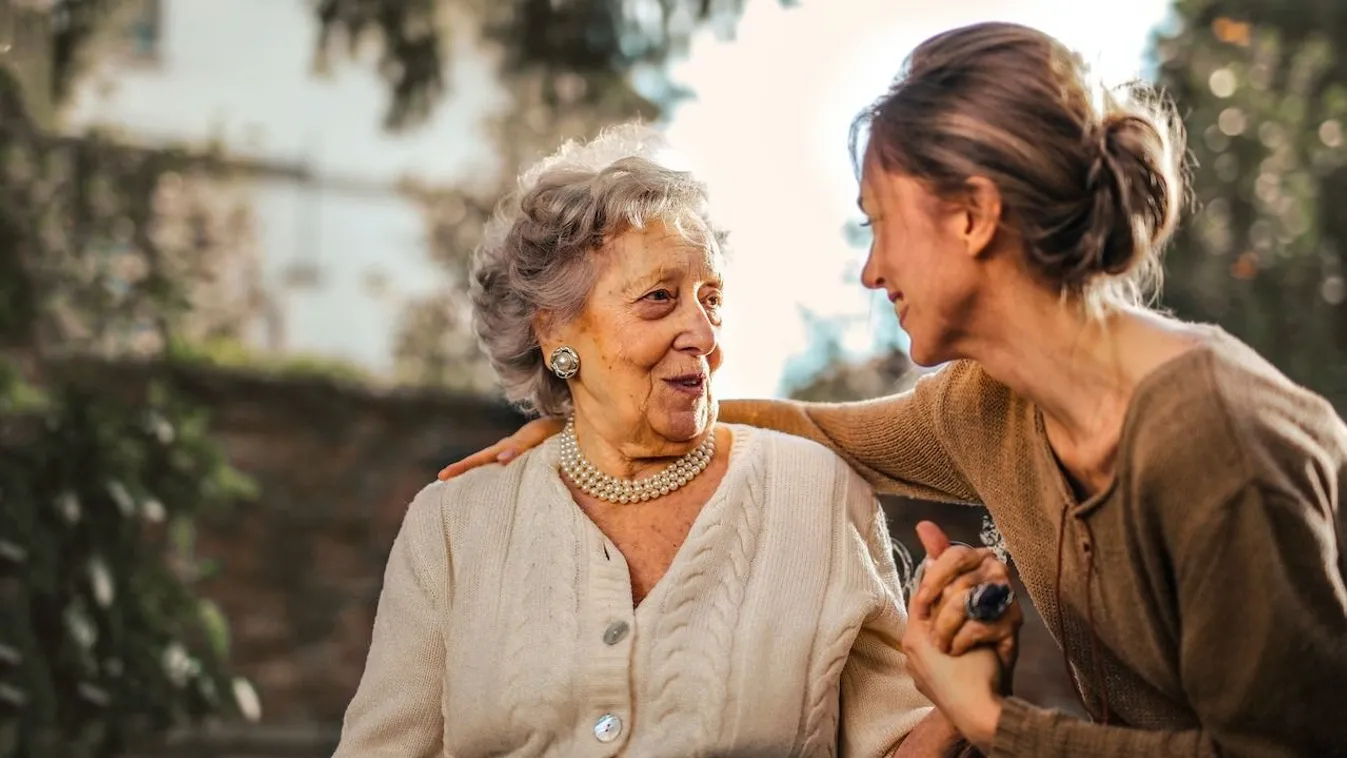 Papír alapú önvédelmi eszközt kaptak a nyugdíjasok