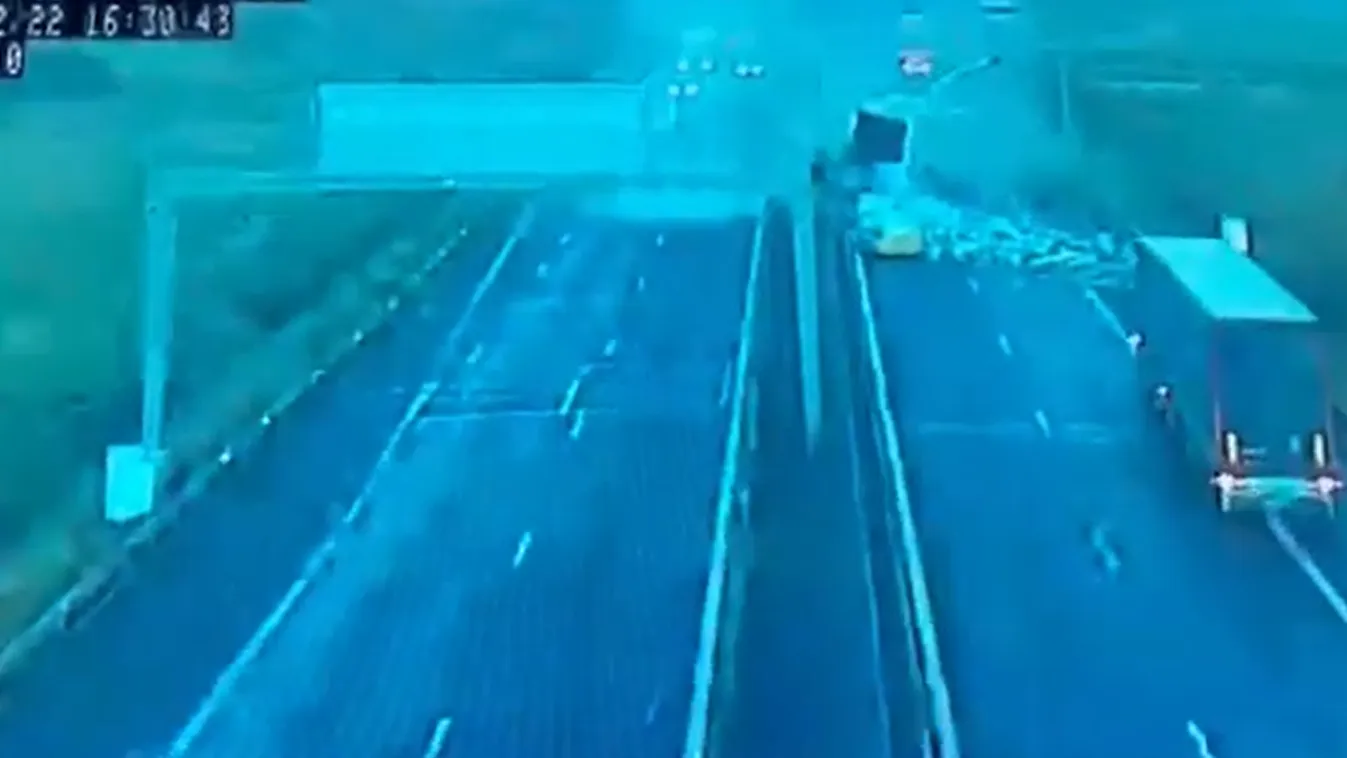 Közzétették a videót: így halt meg a sofőr az autópályán