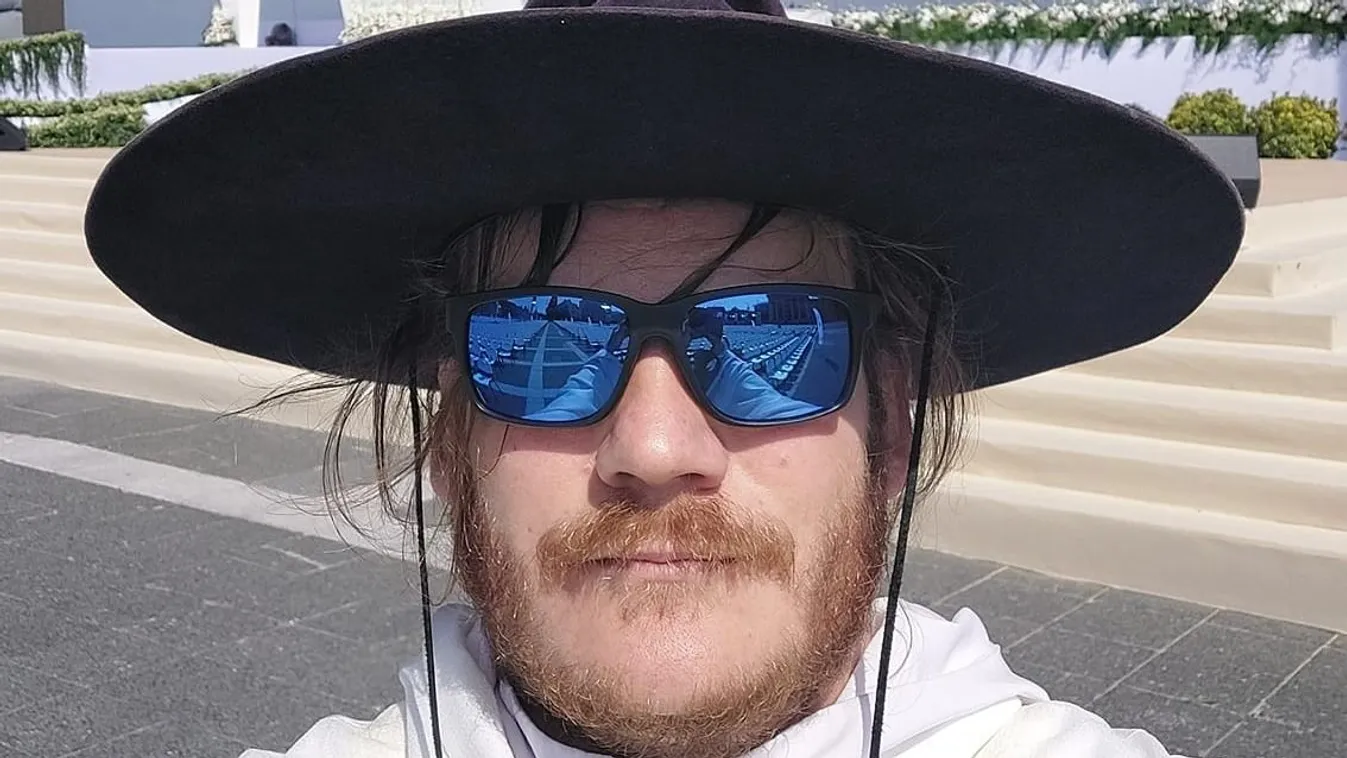 Óriási sztár lett Huszti atya a TikTok-on