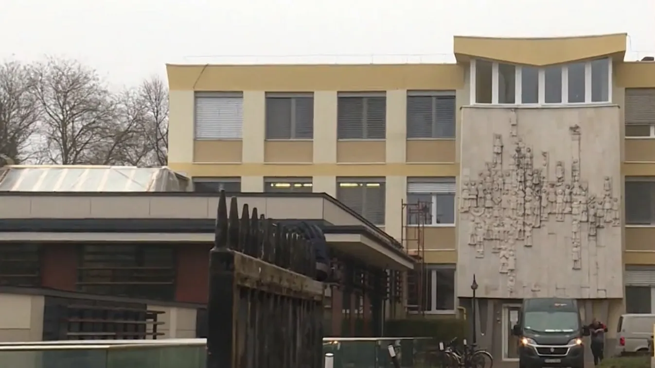 Drámai részletek az egri iskolából kizuhant 13 éves fiúról