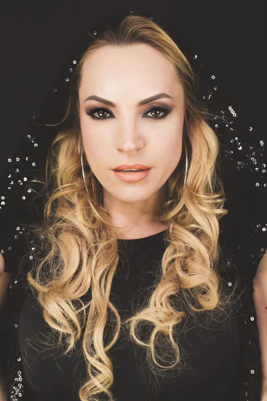 Sári Évi a Ripostnak mesélt a munkáiról, és az elmúlt évéről. 