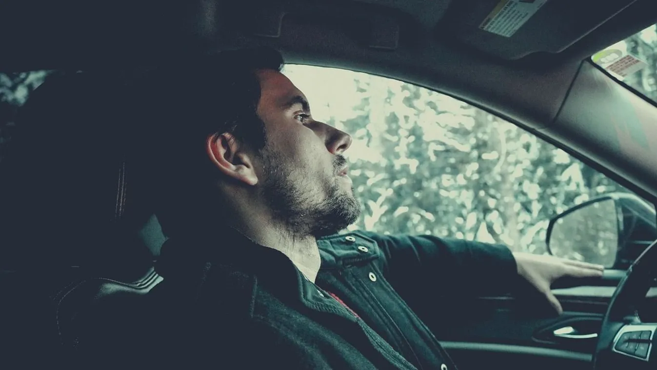 Bírságot kaphat, aki karácsonyi dalokat énekel!