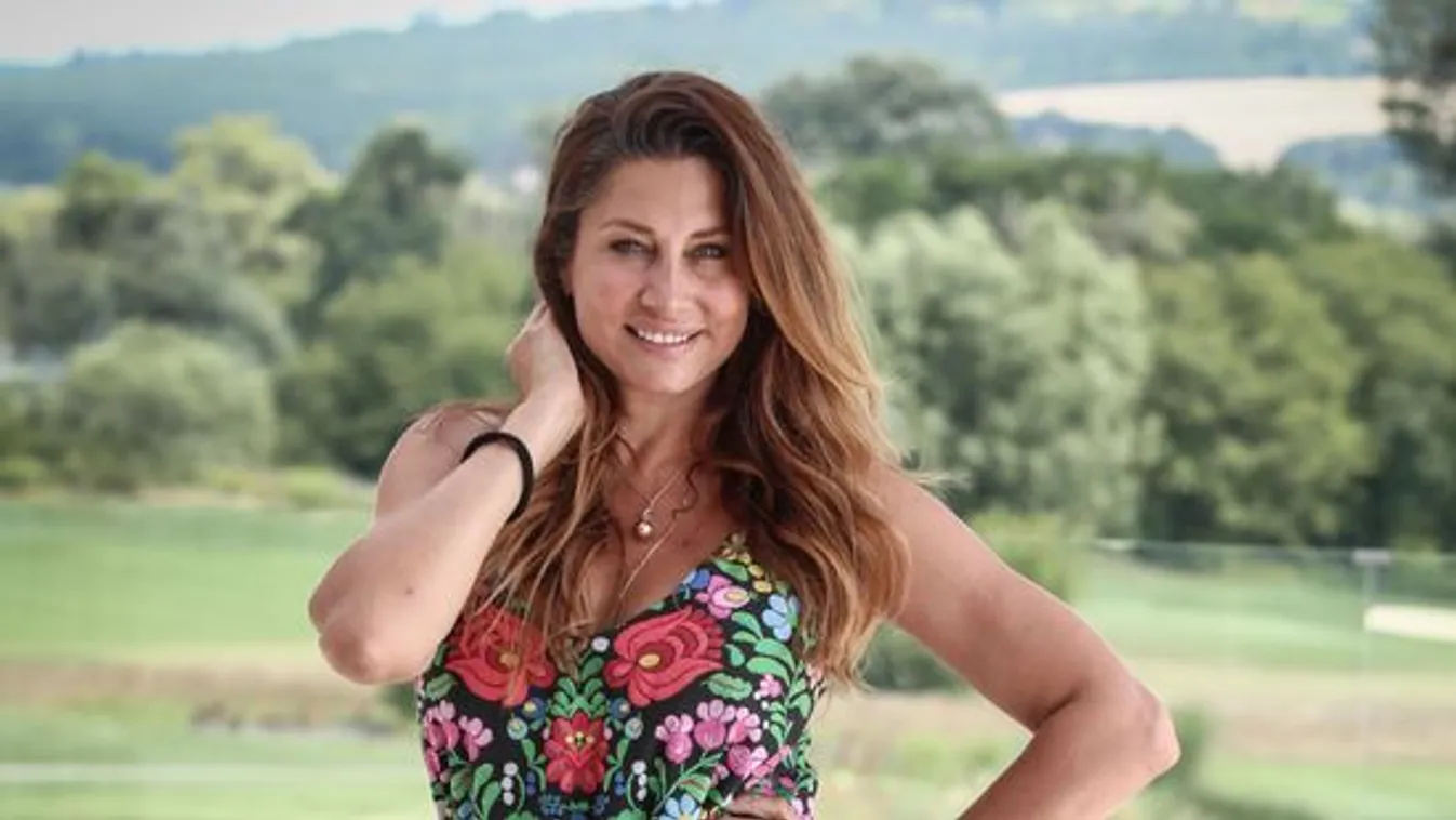 Egzotikus, szoptatós képet posztolt Horváth Éva