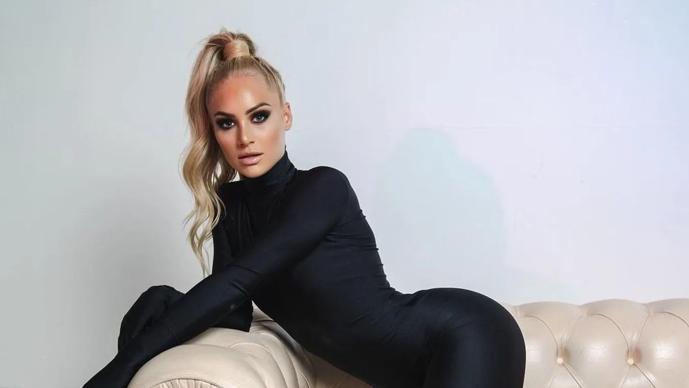 A teraszon mutogatta testét az almamellű focistalány