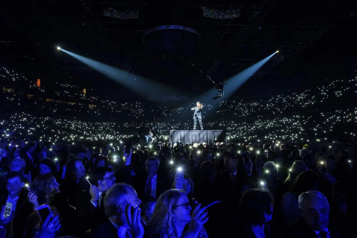 A gálaest az egyedi díszlet és látványvilág mellett számos meglepetést tartogat a Papp László Budapest Sportaréna közönségének.