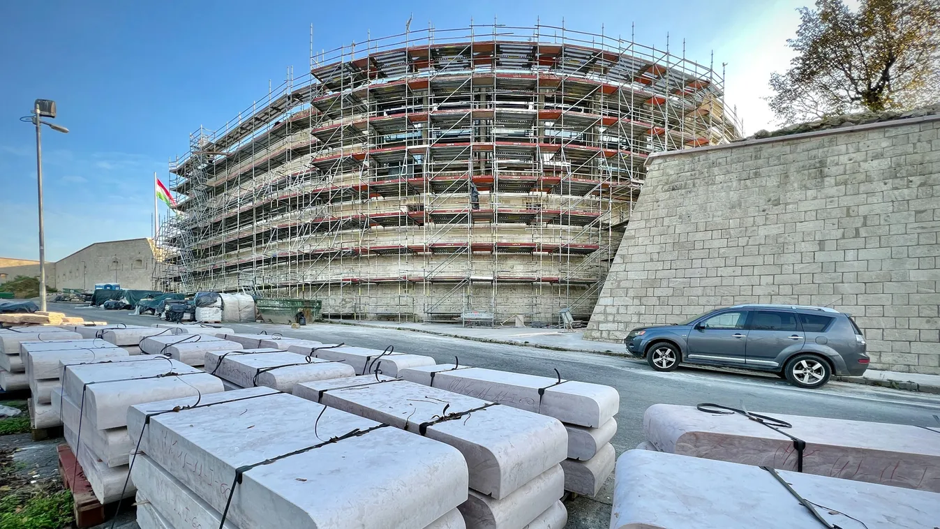 Így varázsolják turistacsalogatóvá a Citadellát – fotók