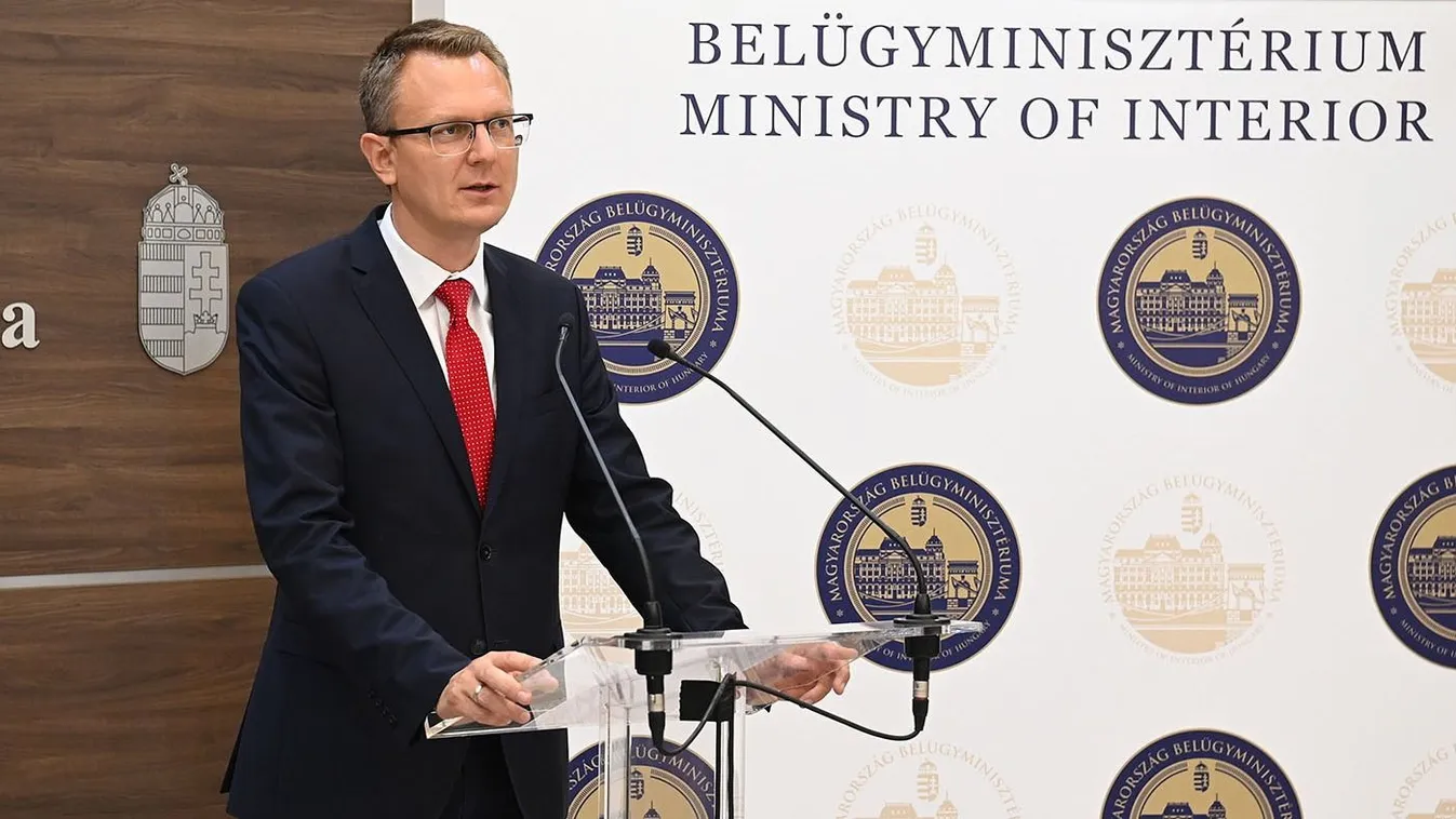 Ezt üzente a magyar rendőröknek a politikus – Videó