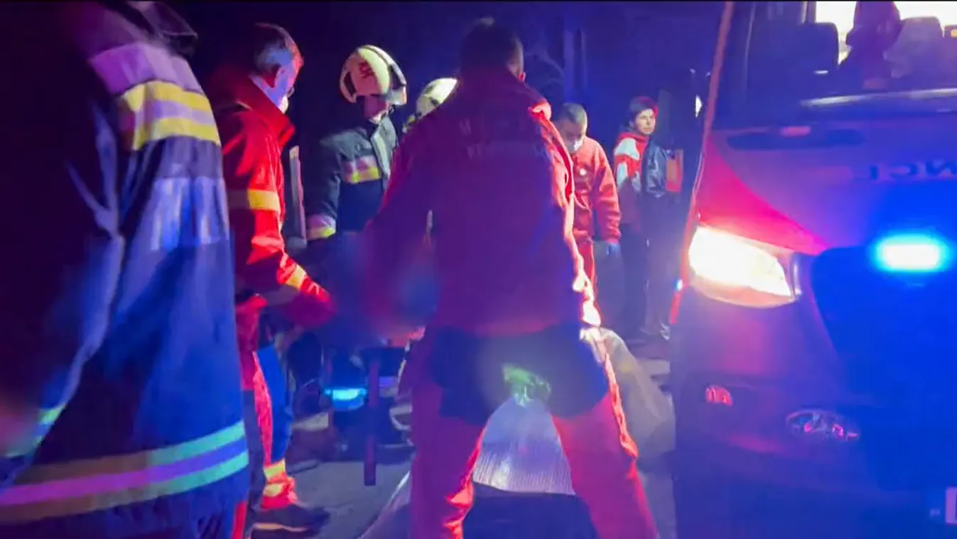 Kisfiával a kocsiban balesetezett az anyuka Kömpöcnél