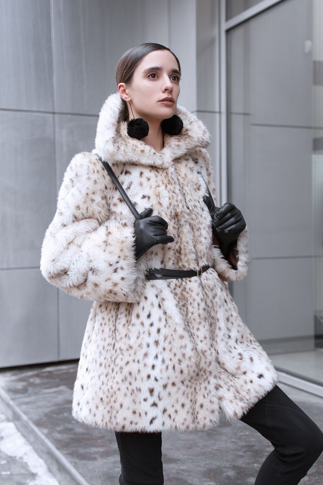 Beautiful,Business,Woman,In,A,Fur,Coat,On,A,Background