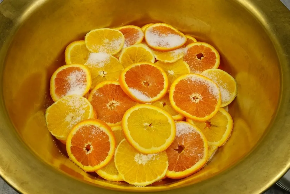 Orange,Slices,Sprinkled,With,Sugar,Lie,In,Layers,In,A