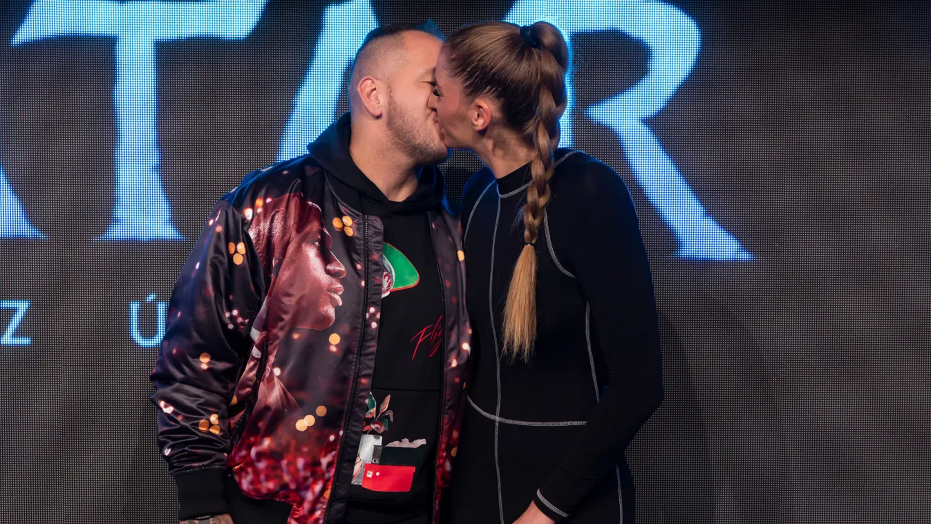 A kék ruhás sztárok fülledt hangulatot teremtettek