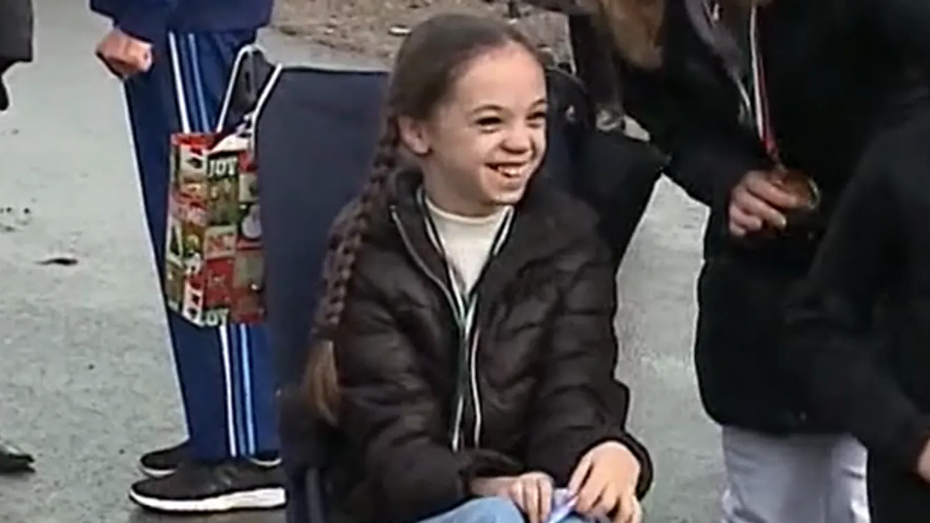 Felszívódnak a csontjai a 11 éves Petrának