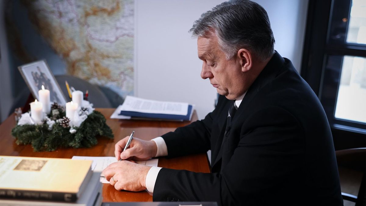 A nyugdíjemelésről szóló határozatot Orbán Viktor miniszterelnök írta alá. 