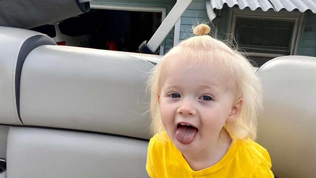 Égnek meredő hajú kislány az internet új sztárja