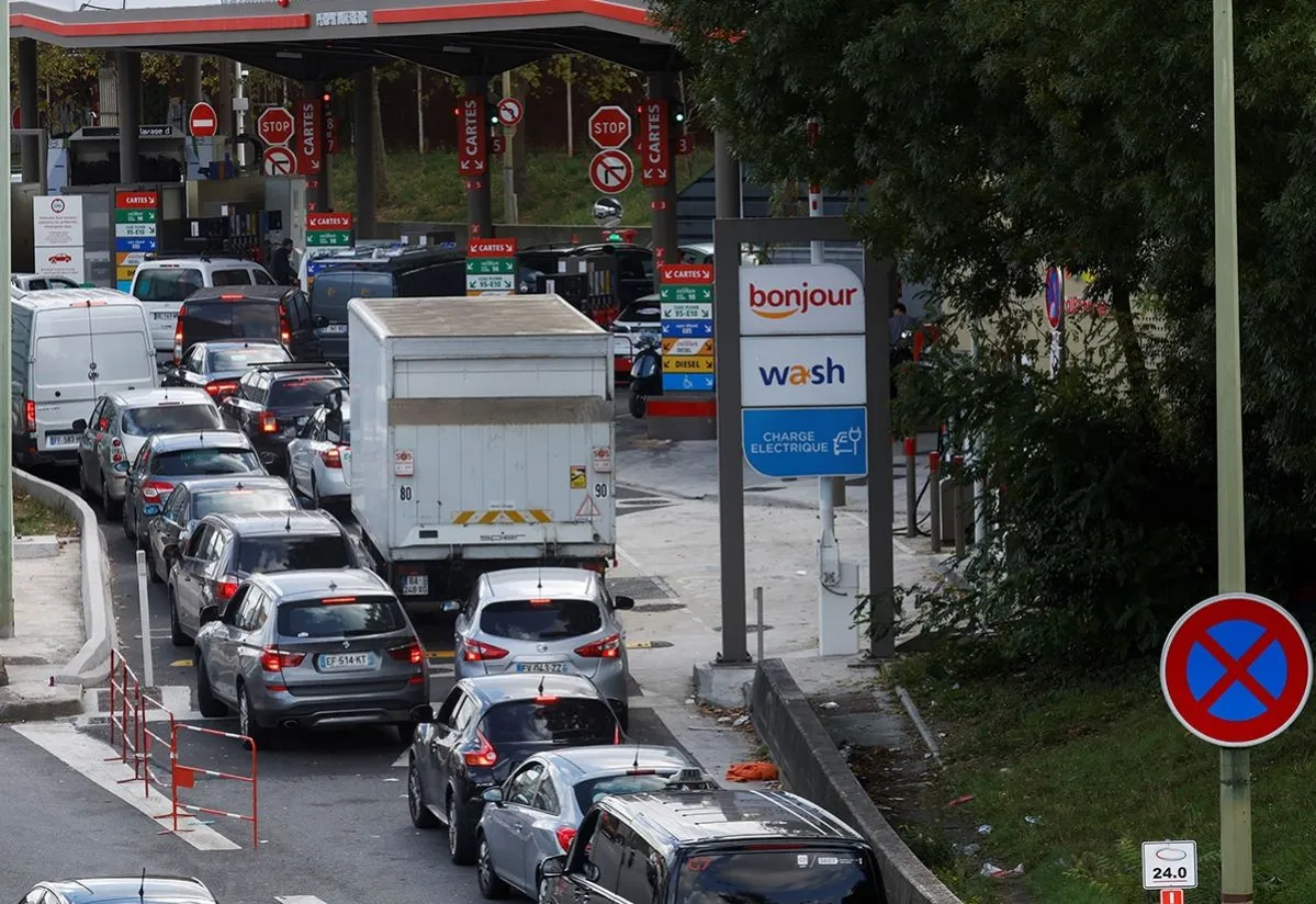 benzinkút, sorbanállás, üzemanyaghiány