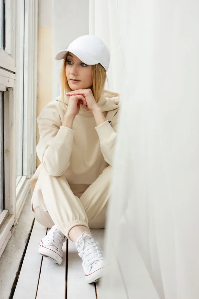 Sitting,Fitness,Woman,In,Her,20s,Casual,Sportswear,Tracksuit:,Trainers,