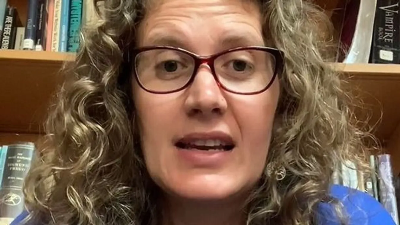 Meztelen képeket küldözgetett diákjának a kéjenc tanárnő