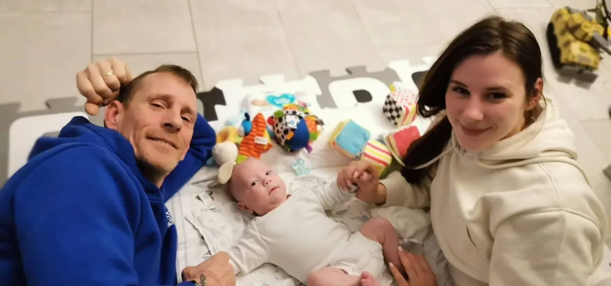 Kása András lányával és unokájával