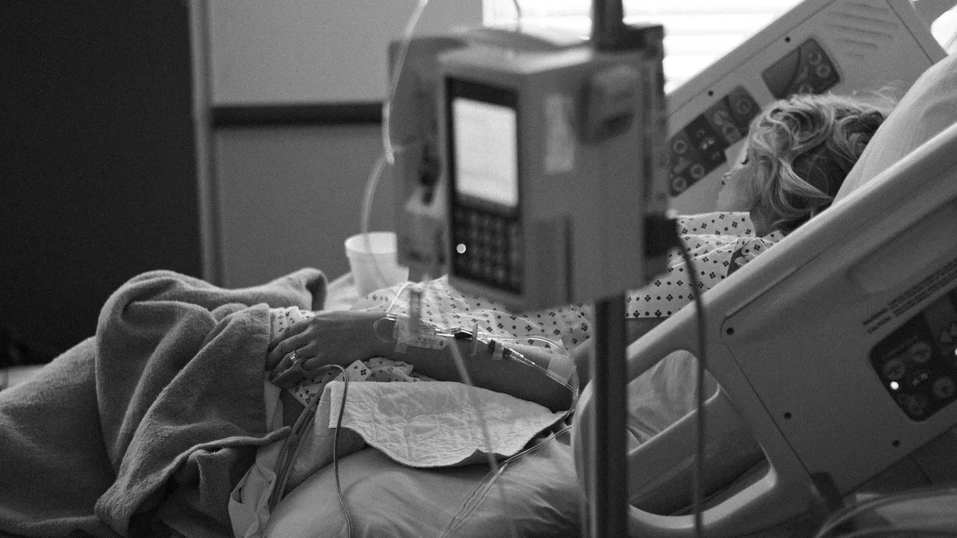 15 éves lány halt meg a sürgősségin, tömegek tiltakoznak