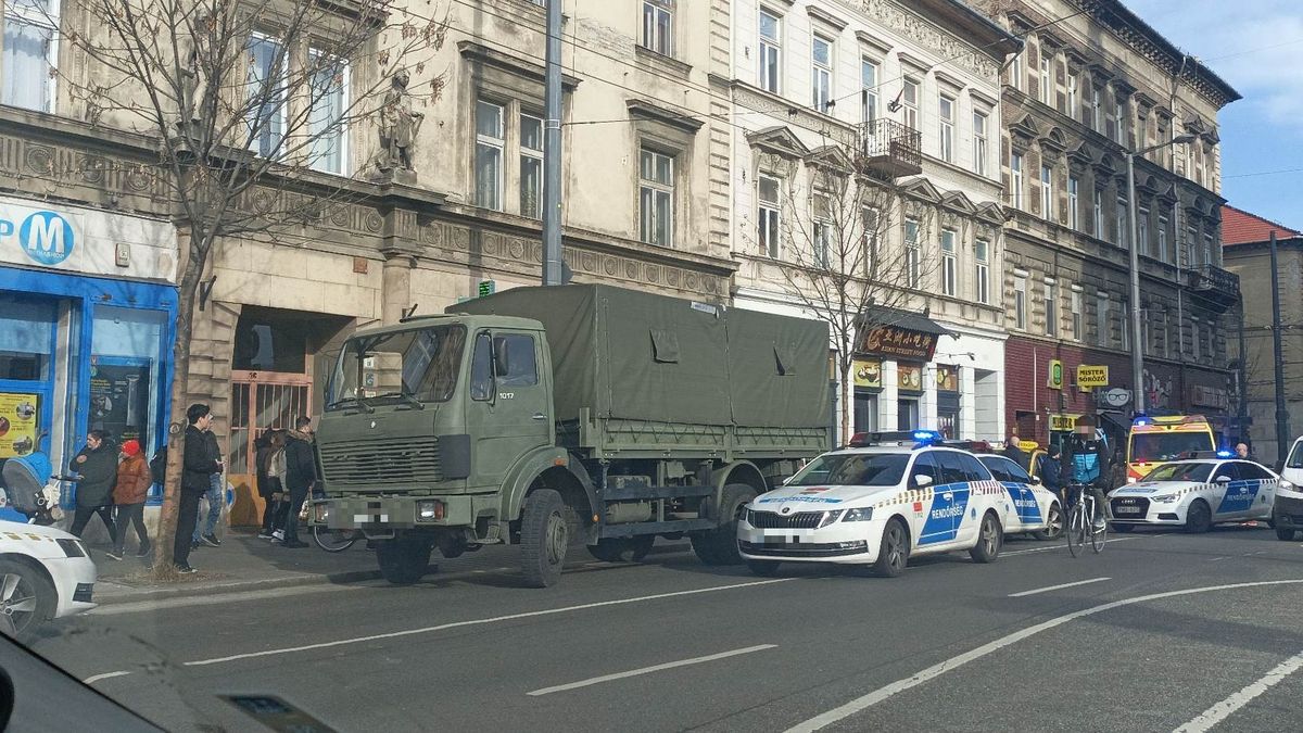 Hatalmas erőkkel vonult ki a rendőrség és katonaság a Keleti pályaudvarhoz