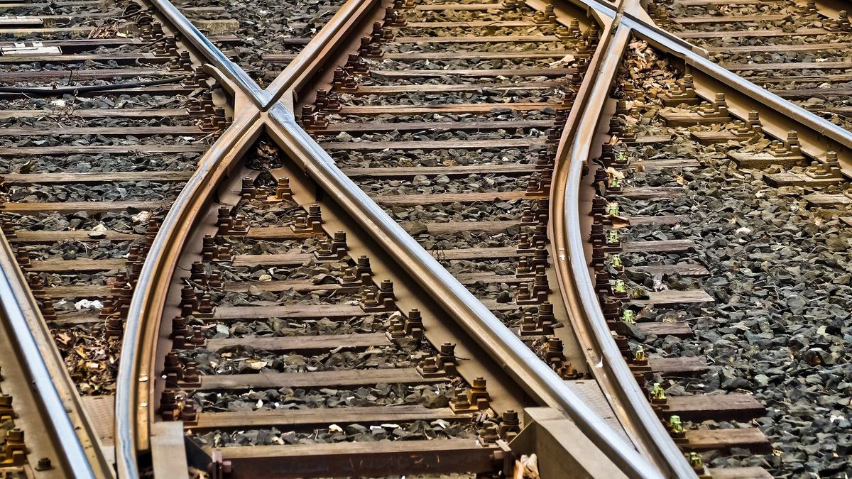 vonat, vonatbaleset, sínek, vonatsín, sín, Pixabay illusztráció