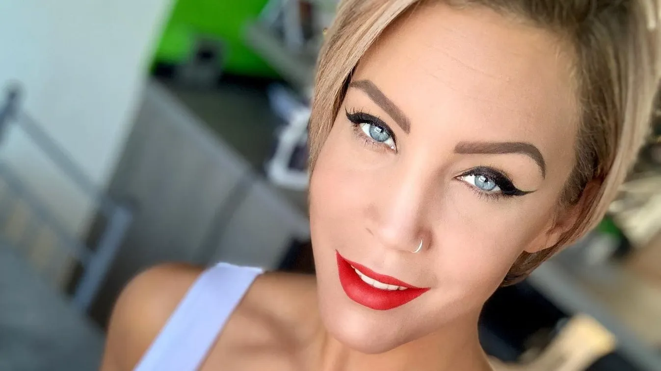 Ezért költözött haza tíz év után a Megasztár énekesnője