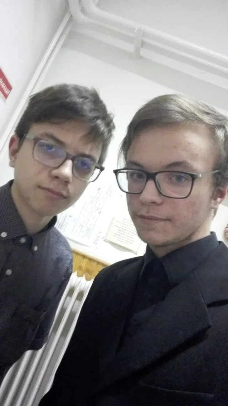 Sipos Attila András öccsével, Ádámmal