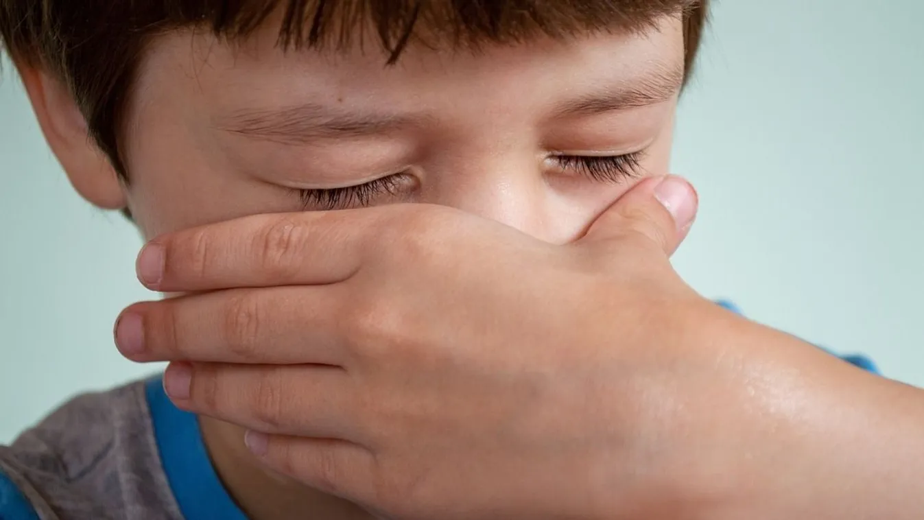 Túszul ejtette saját fiát az őrjöngő apa - videó