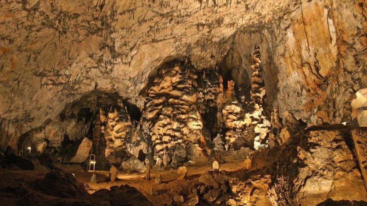 Sokkoló fotók! Elöntötte a víz az egyik legismertebb magyar barlangot