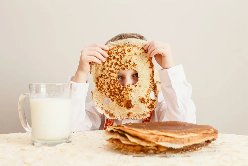 Boy,In,The,Shirt,At,The,Table,With,The,Milk