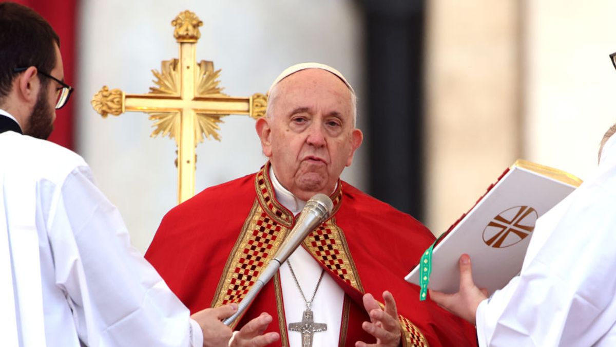 Leszámolás a Vatikánban: száműzi Ferenc pápa XVI. Benedek kedvenc érsekét