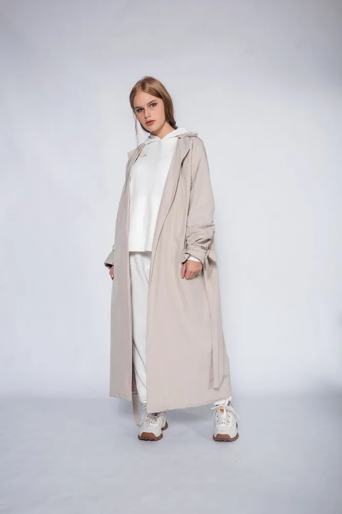 Beautiful,Blonde,Woman,Wear,Of,White,Set,Of,Tracksuit,Isolated