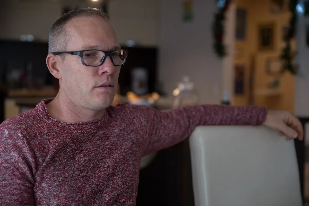 Bajba került Csollány Szilveszter özvegye a lányaikkal