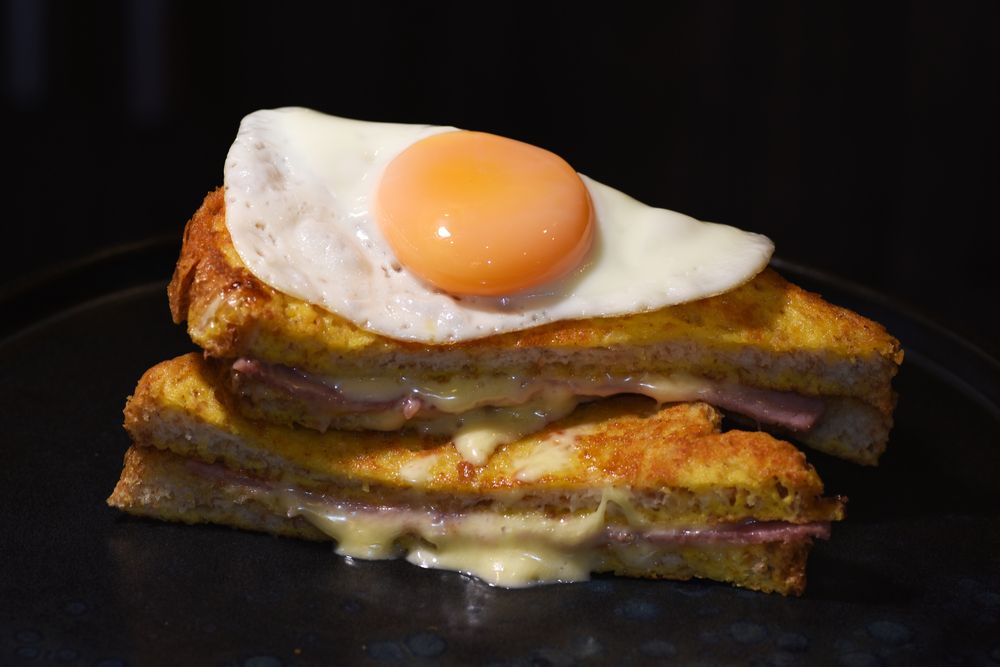 Croque,Madame,,Toast,Bread,With,Ham,Cheese,And,Eggs