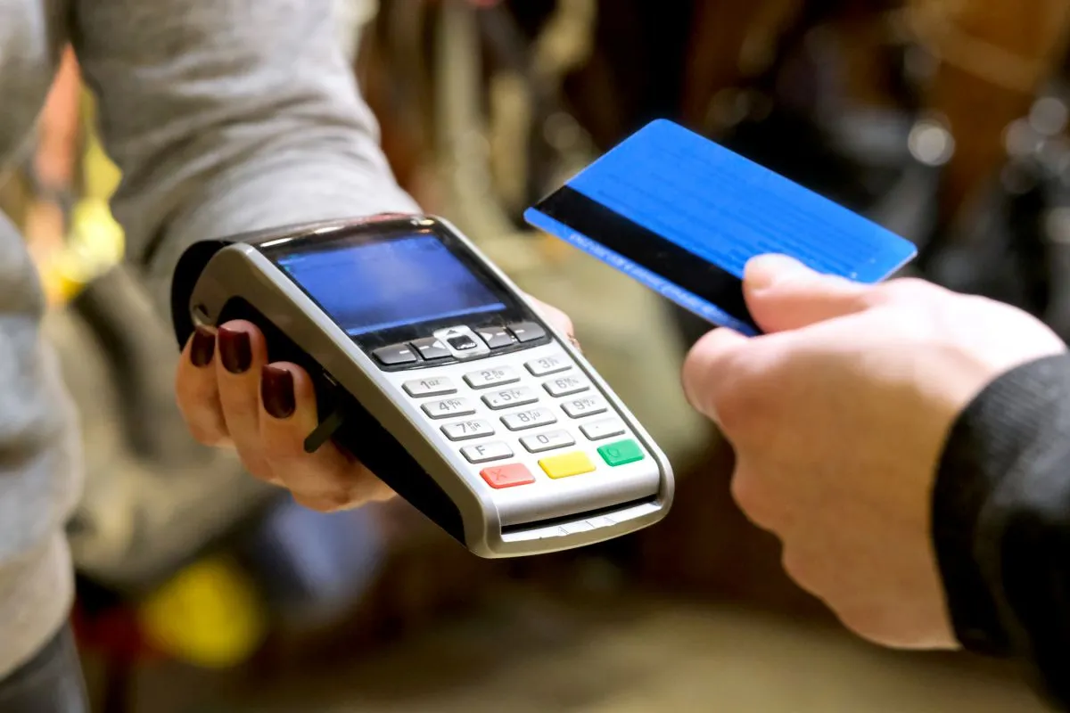 terminál,bankkártya, kártyás fizetés,vásárlás