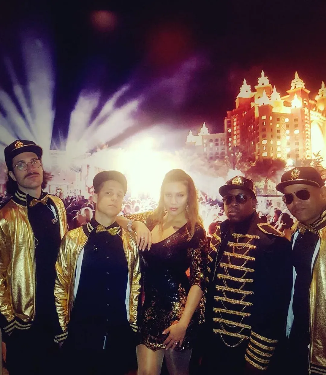 Bencsik Tamara egyik együttesével Dubajban