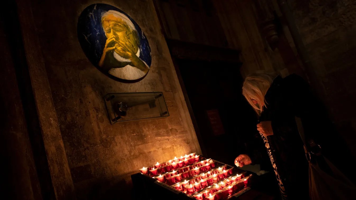 XVI. Benedek temetése: itt vannak az első fotók