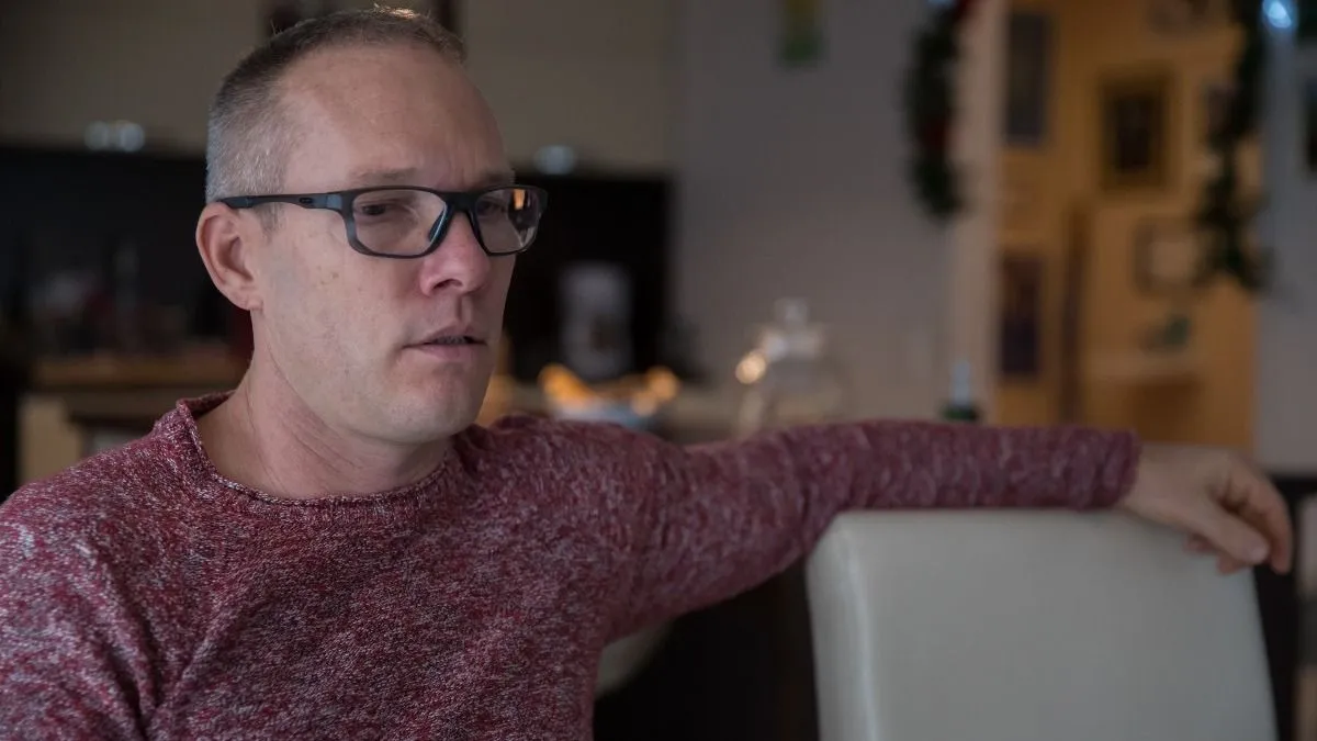 Bajba került Csollány Szilveszter özvegye a lányaikkal