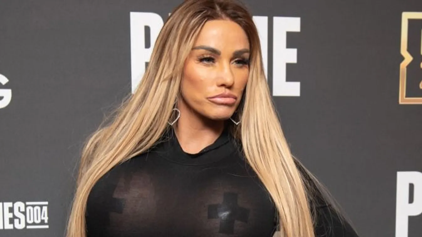 Megmutatta legújabb melleit a népszerű kebelcsoda